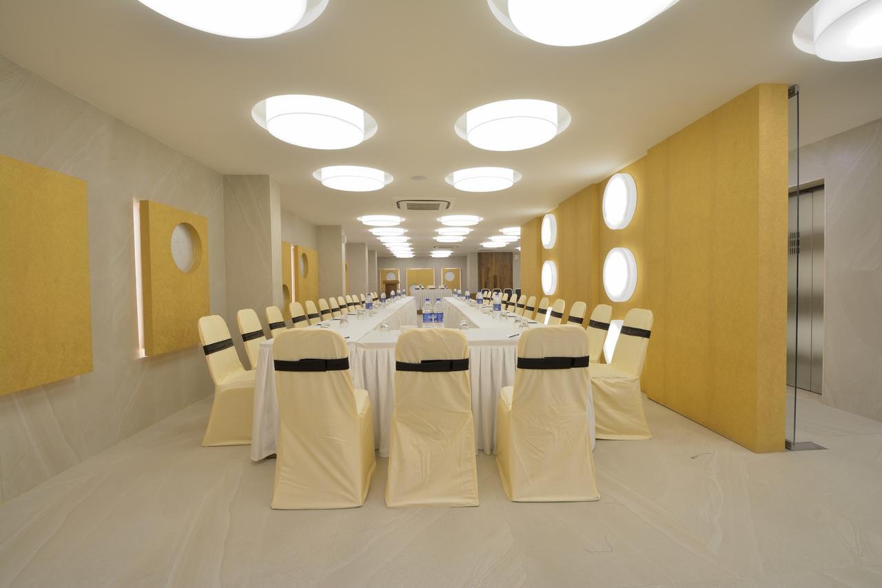 Urbane The Hotel Ahmedabad Exterior photo