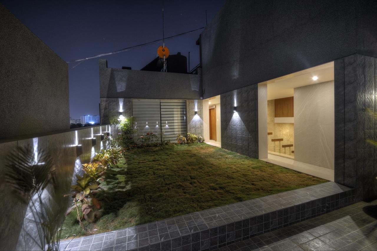 Urbane The Hotel Ahmedabad Exterior photo