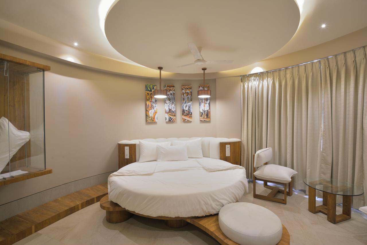 Urbane The Hotel Ahmedabad Exterior photo