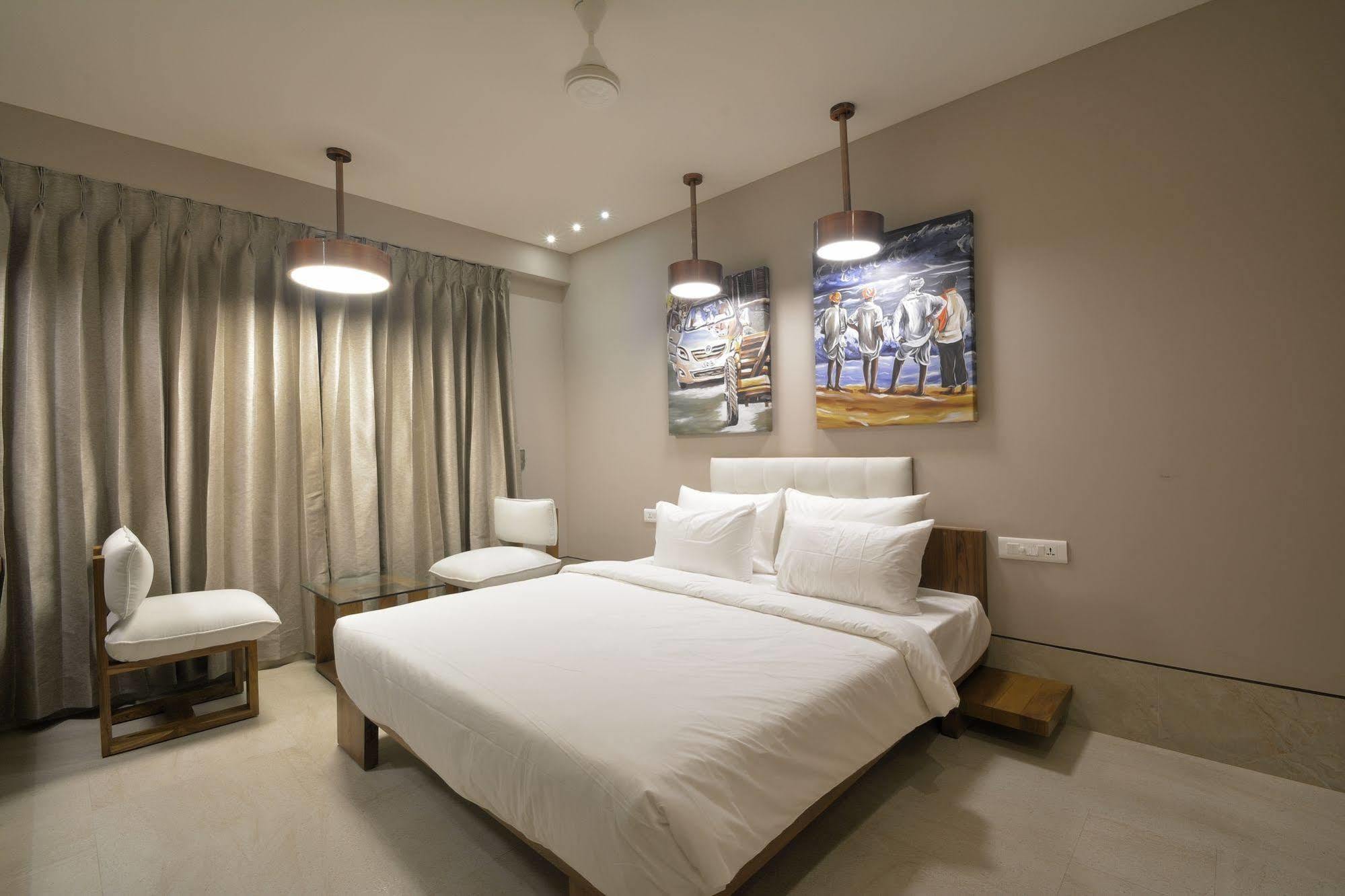 Urbane The Hotel Ahmedabad Exterior photo