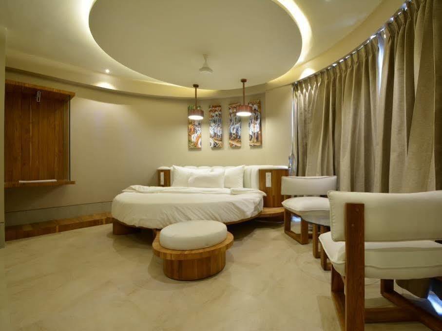 Urbane The Hotel Ahmedabad Exterior photo