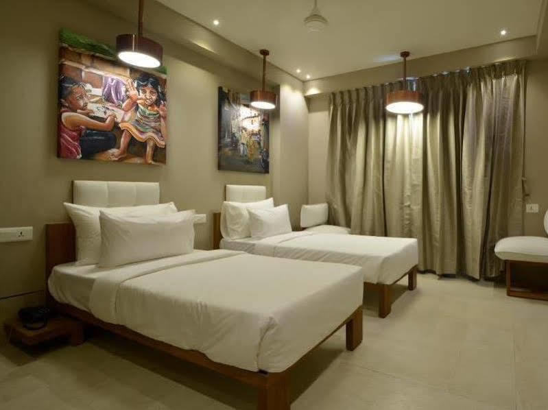Urbane The Hotel Ahmedabad Exterior photo